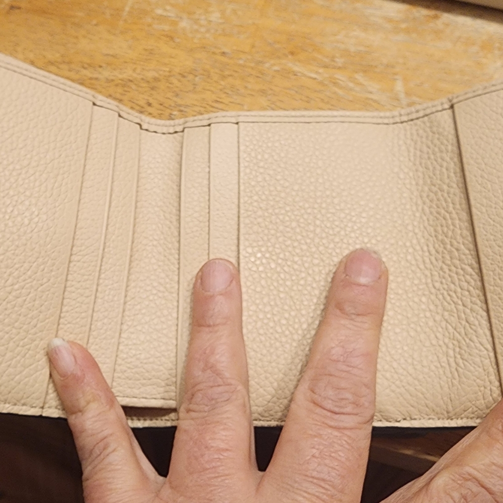 Chloé Alphabet Small Tri-Fold Wallet crafted from grained calfskin New Unused - Picture 11 of 16